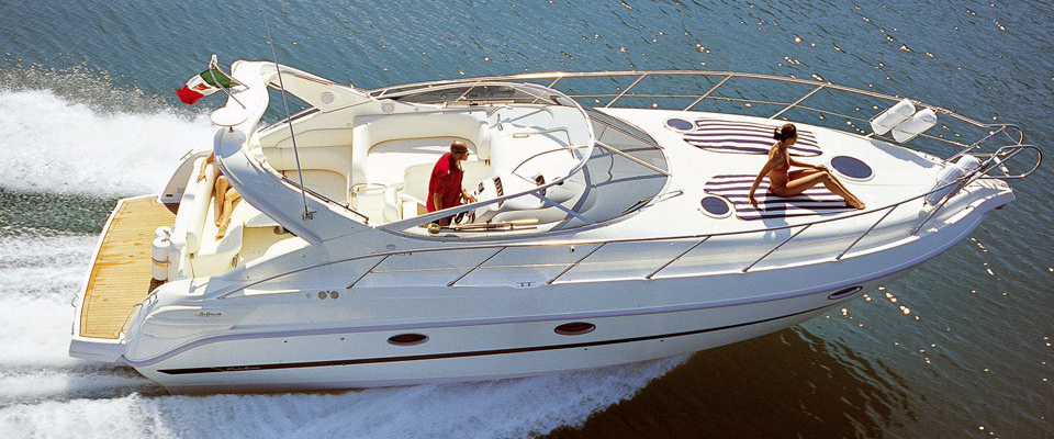 Motor Yacht Charter in Puertobanus