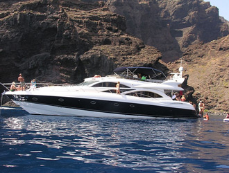 Stag Party Yacht Charter in Puertobanus